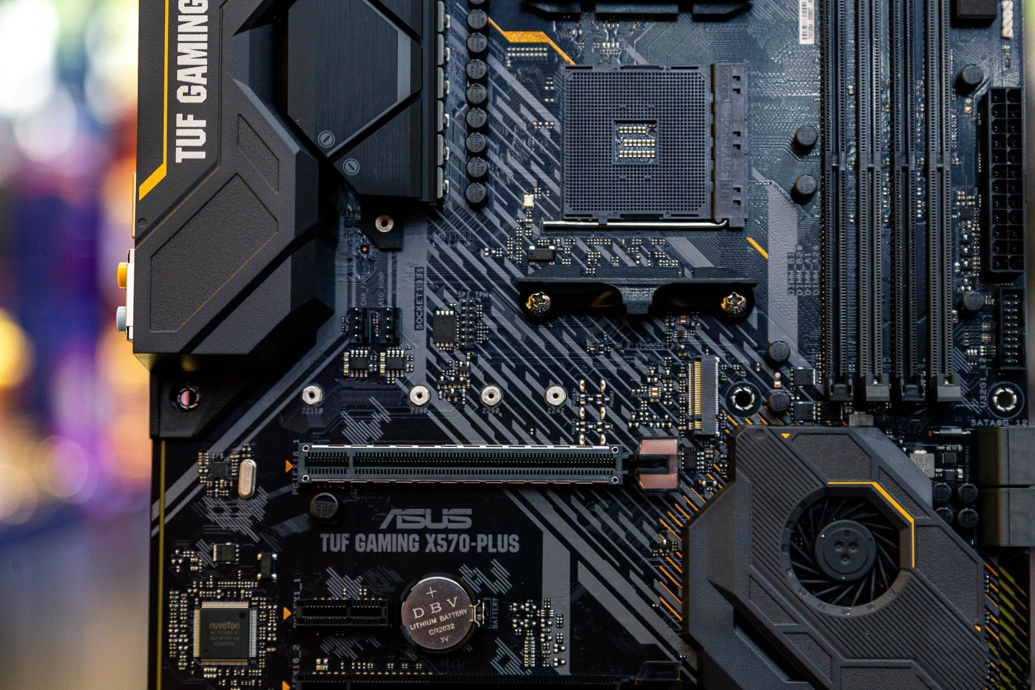 Mainboard ASUS TUF GAMING X570-PLUS (AMD X570, Socket AM4, ATX, 4 khe RAM DDR4) sản phẩm
